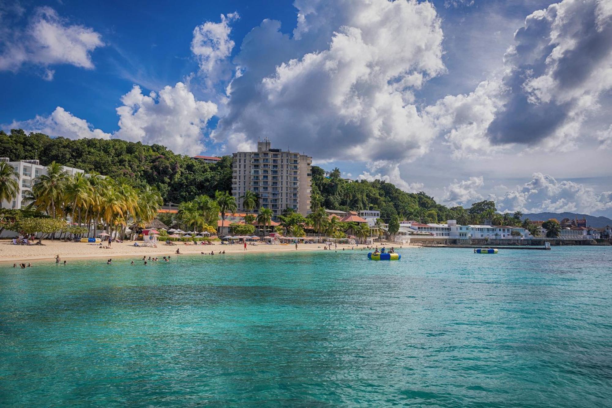 Montego Bay Club Apartments Exterior foto
