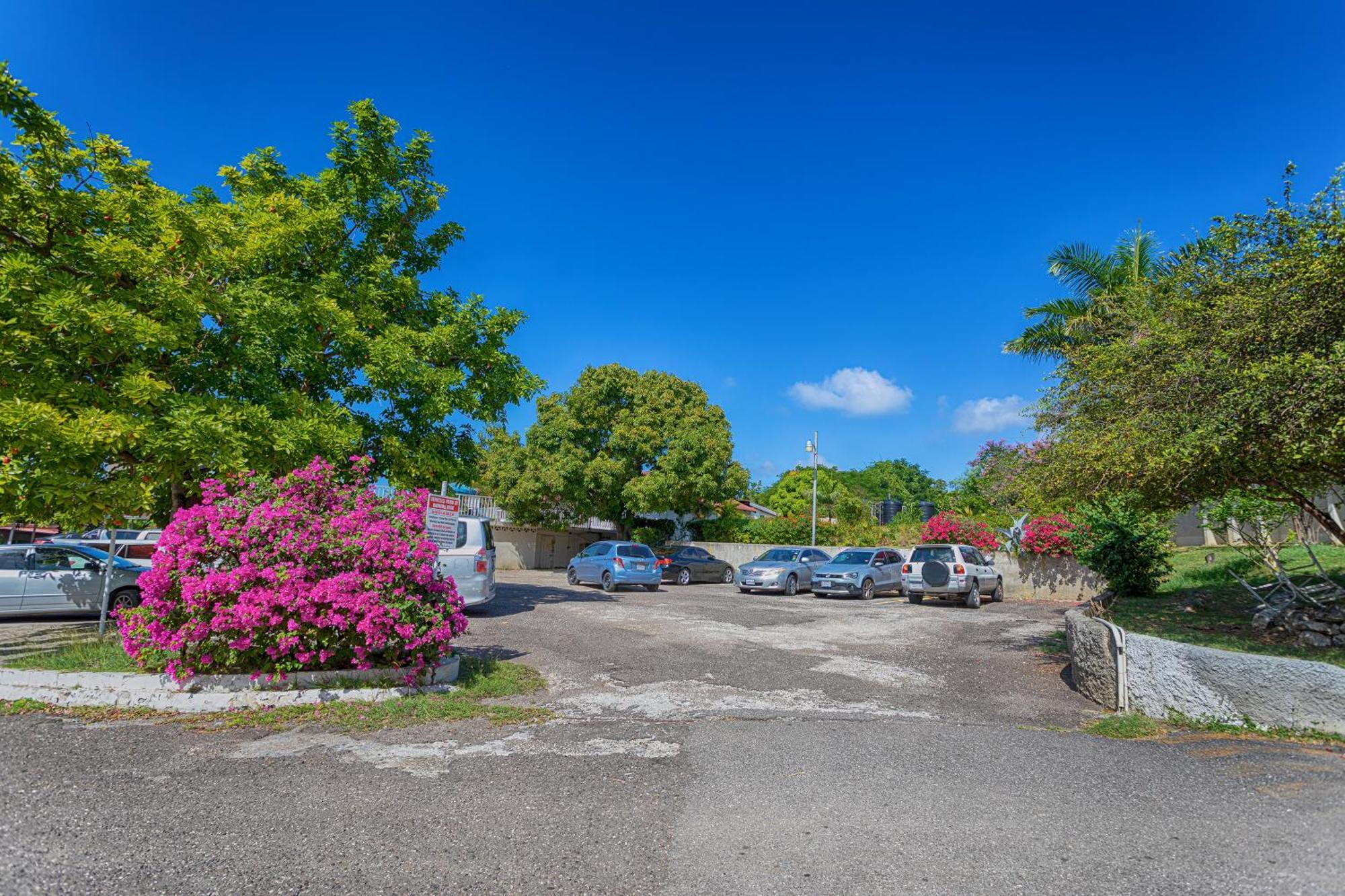 Montego Bay Club Apartments Exterior foto