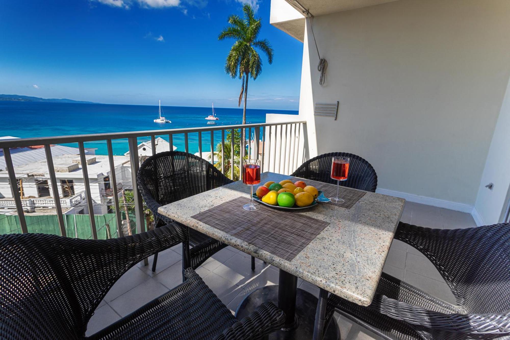 Montego Bay Club Apartments Exterior foto