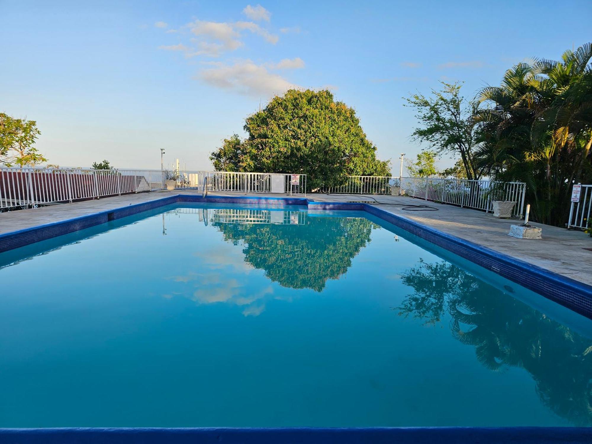 Montego Bay Club Apartments Exterior foto